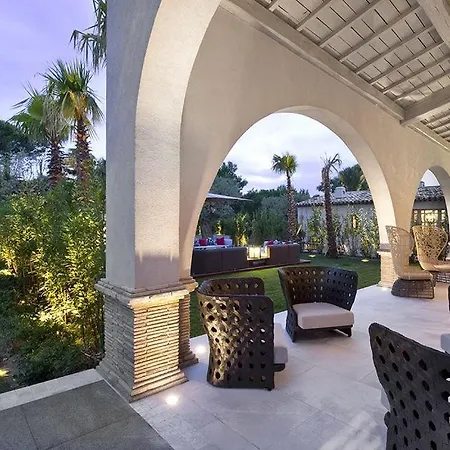 Overlooking The Sea Is Ideally Located In The Private Secure Area Villa