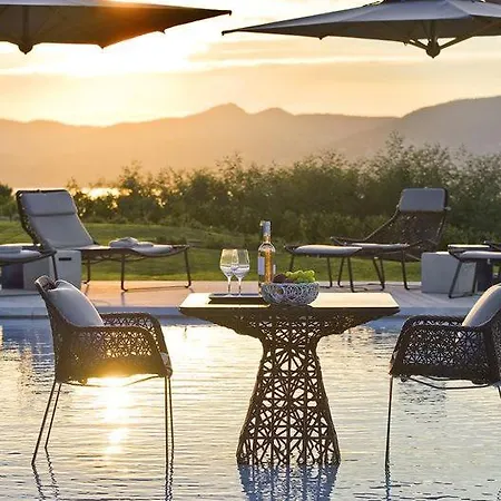 Overlooking The Sea Is Ideally Located In The Private Secure Area Villa *